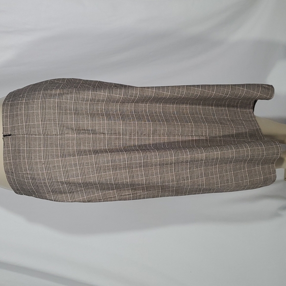 Midi skirt with front side split. Size 12 - Picture 9 of 13